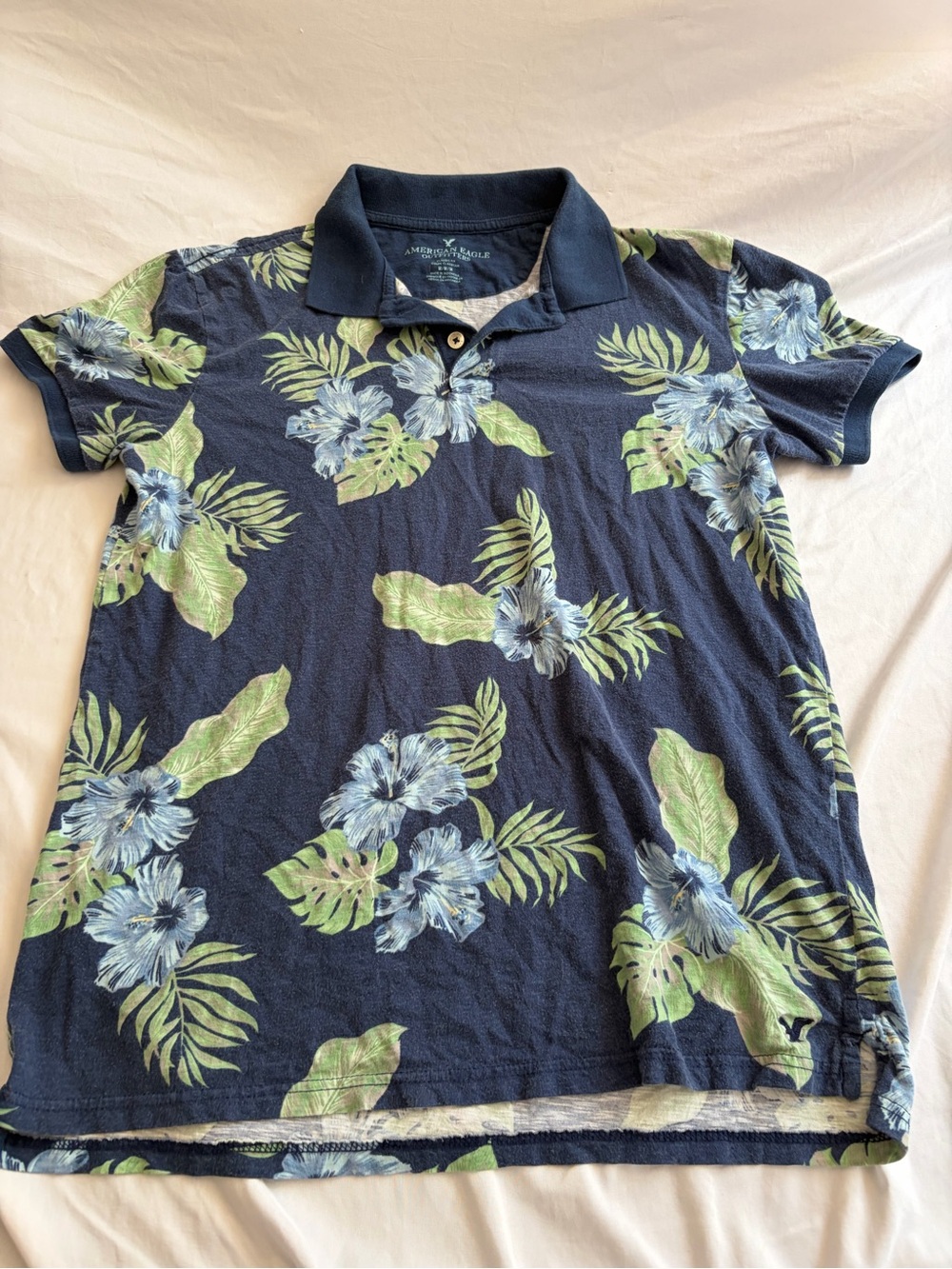 American Eagle Outfitters Classic Fit Navy Floral Polo Shirt Men’s Size Medium
